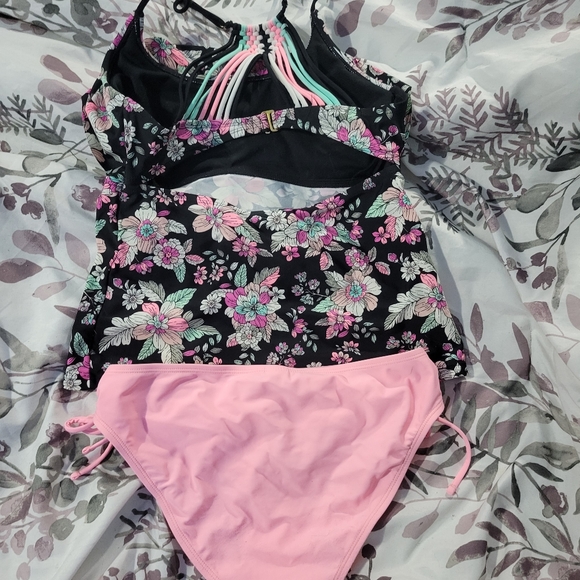 Juniors swimsuit from Walmart - Picture 2 of 2